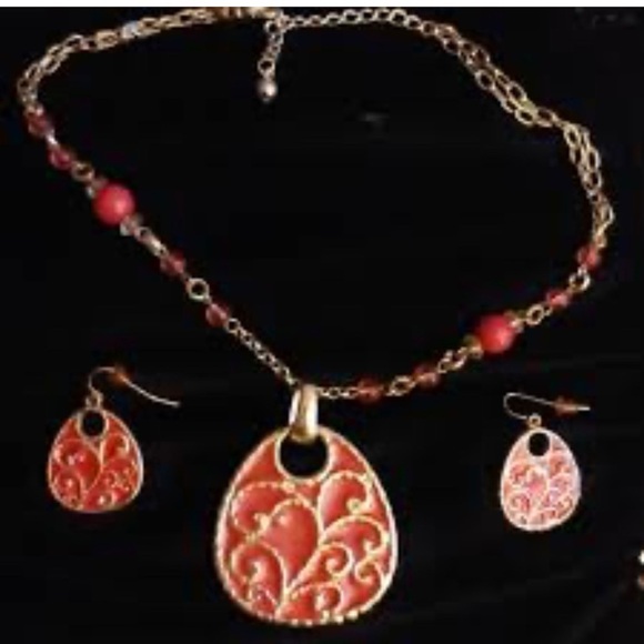 Pink and silver necklace and earring set - Picture 1 of 3